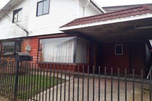 VENDE CASA EN COND ATARDECER, 85 MILLONES. Calle las Quemas. PUERTO MONTT.